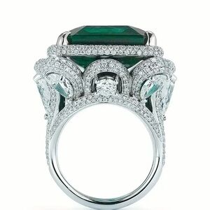 Stunning Emerald Ring costume jewellery 💚